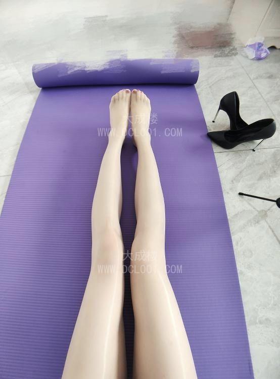 中项长腿小姐姐