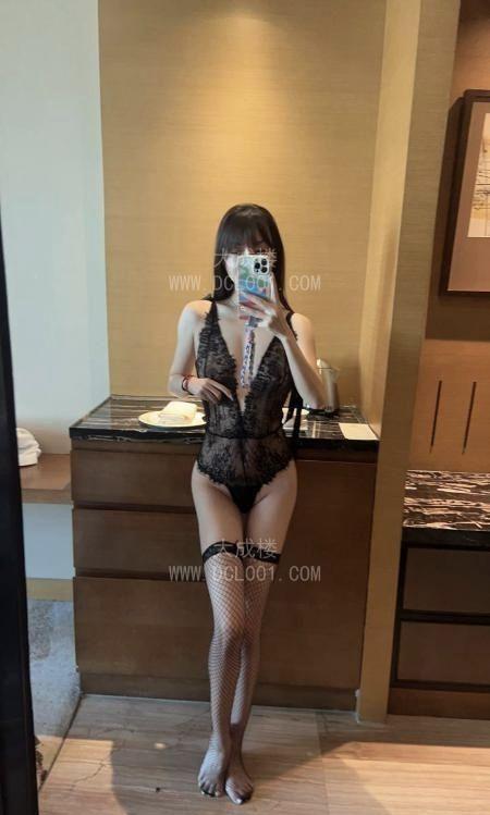 身材苗条气质姐姐