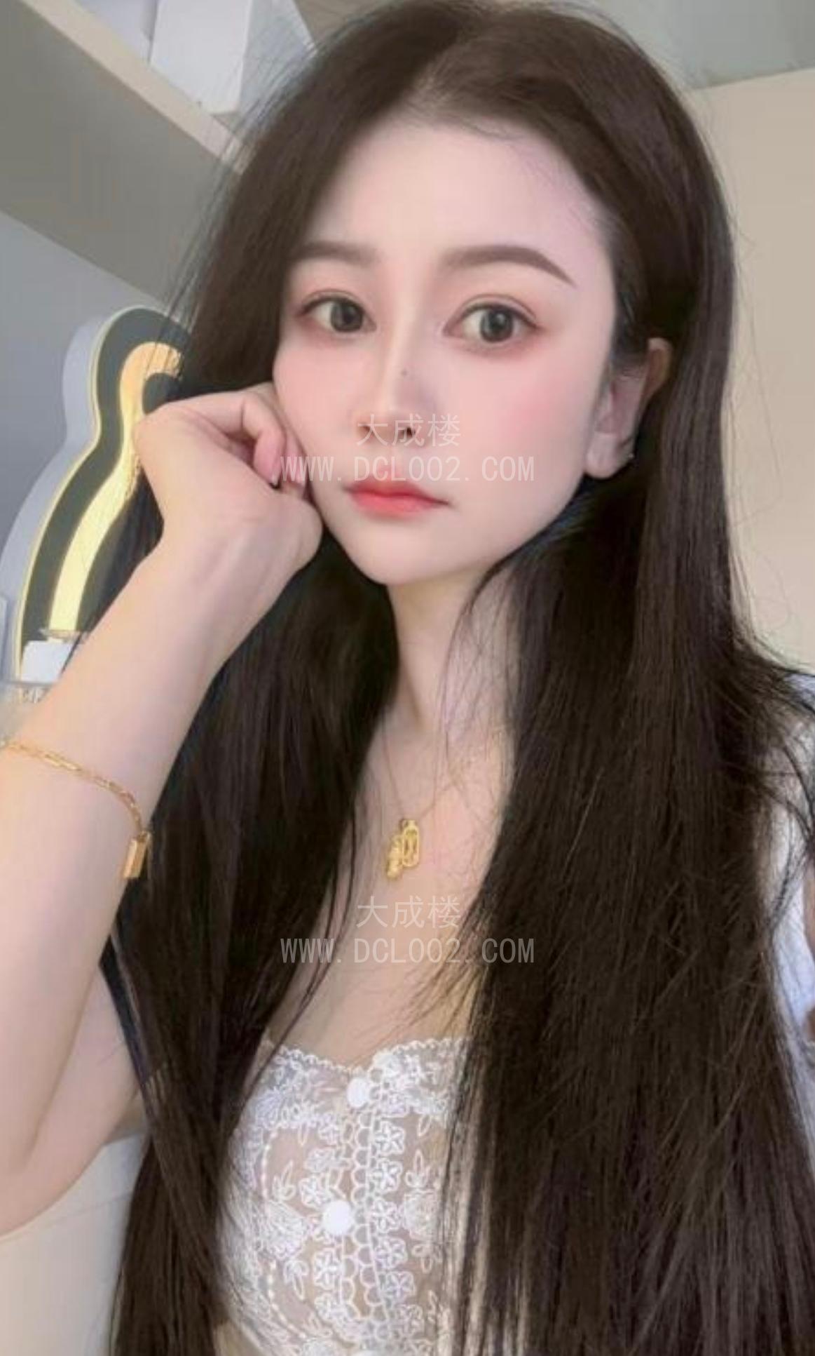 南山泡芙颜值身材一流