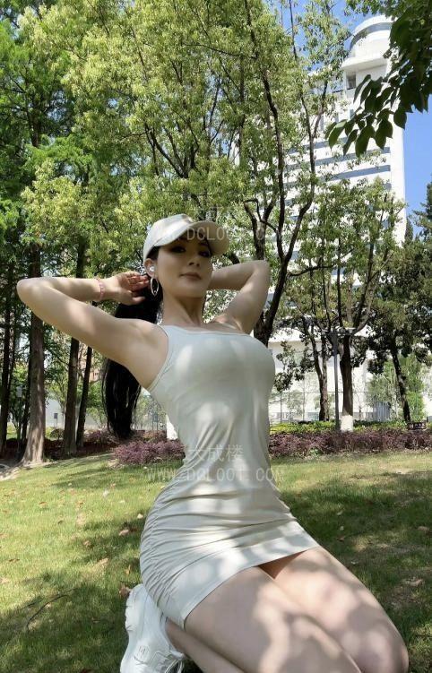 南山肥臀美女老师