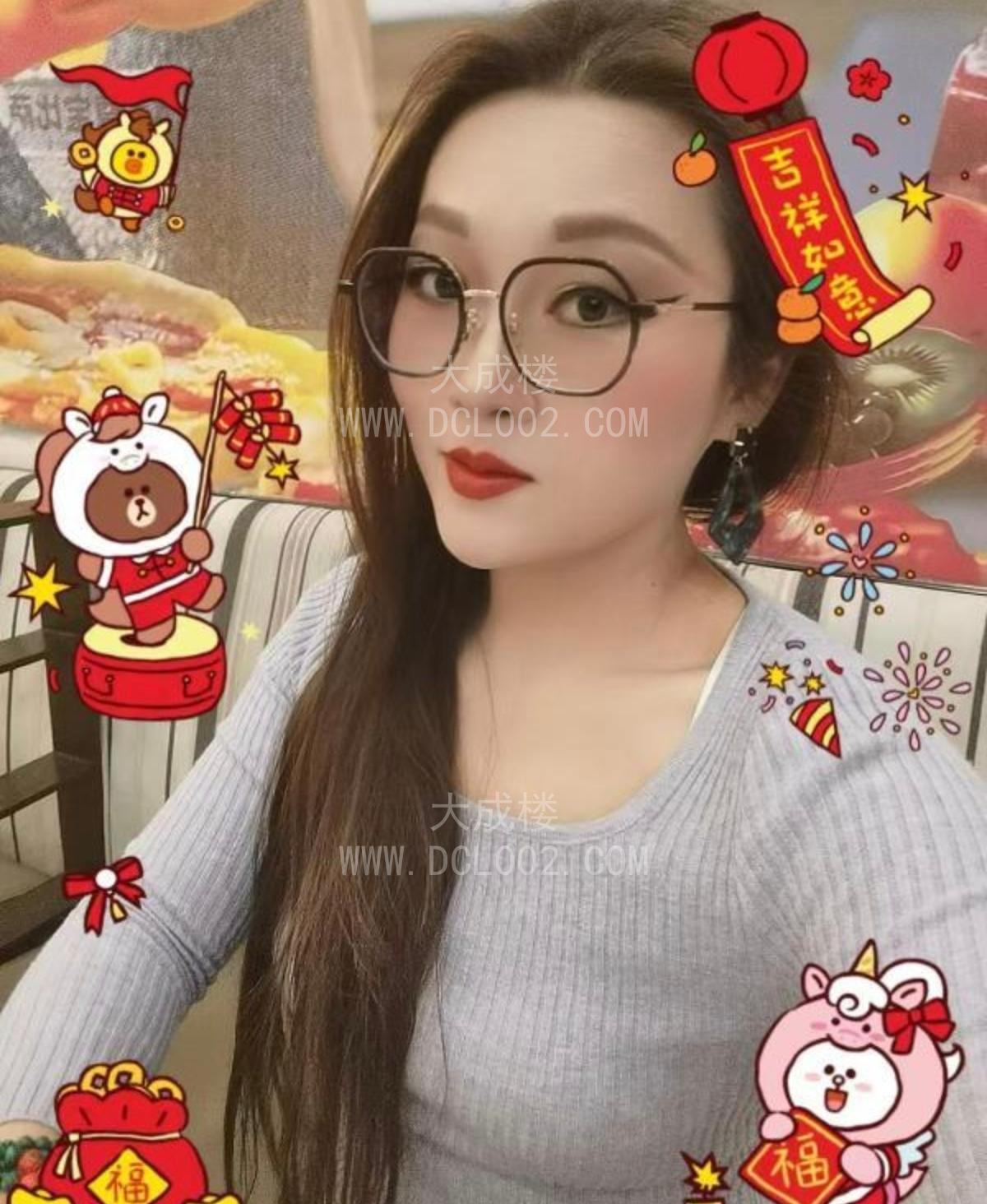 白云漂亮眼镜少妇