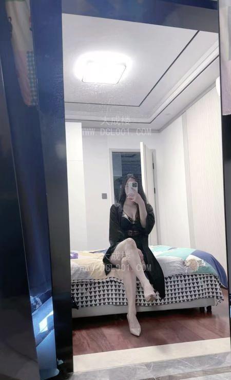 反差御姐明媚儿