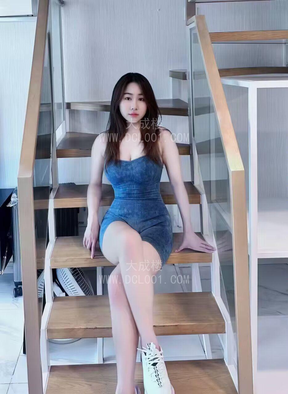 蜜桃臀鑫鑫小妞