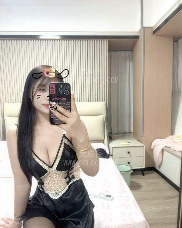 貌白丰满邻家小妹