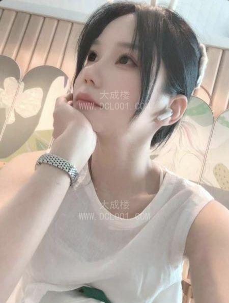 小个子骚妹